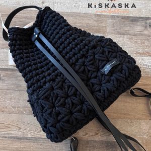 Kiskaska horgolt táska - Virágos hátitáska - Cirmos fekete
